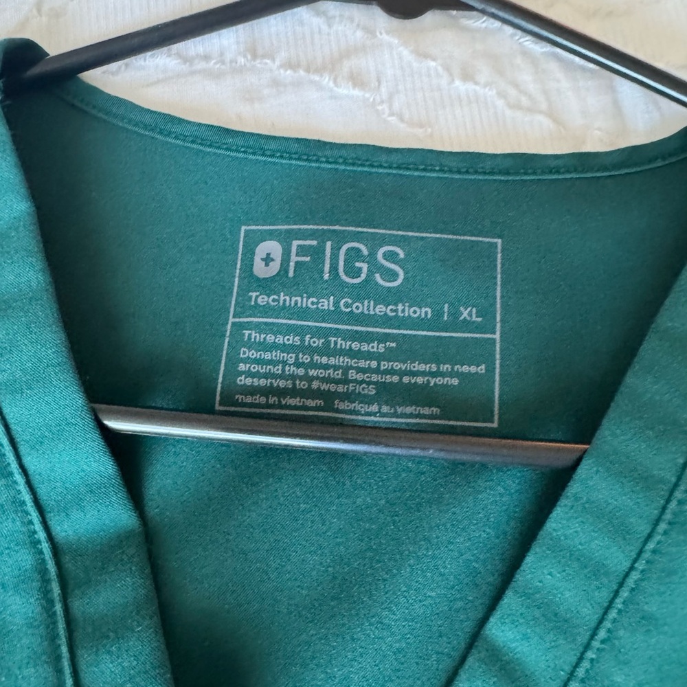 FIGS Evergreen Catarina Scrub Top - Picture 2 of 2